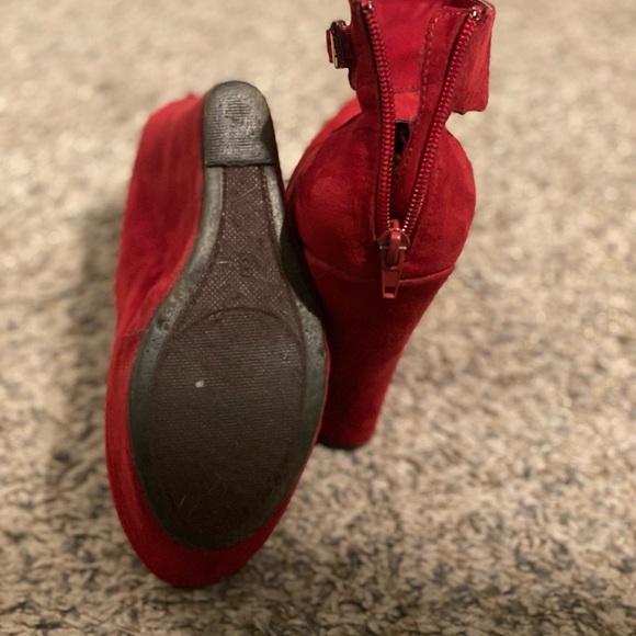 Red zip-up wedge heels - Picture 4 of 5